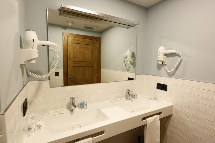 Room 21 of 37