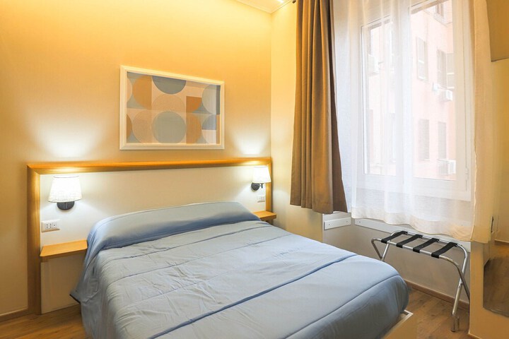 Room 4 of 33