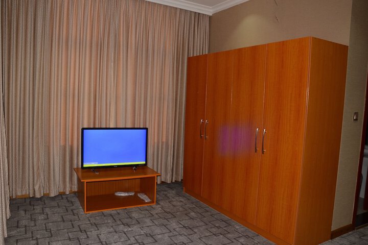 Room 19 of 34