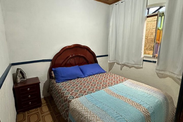 Room 5 of 9