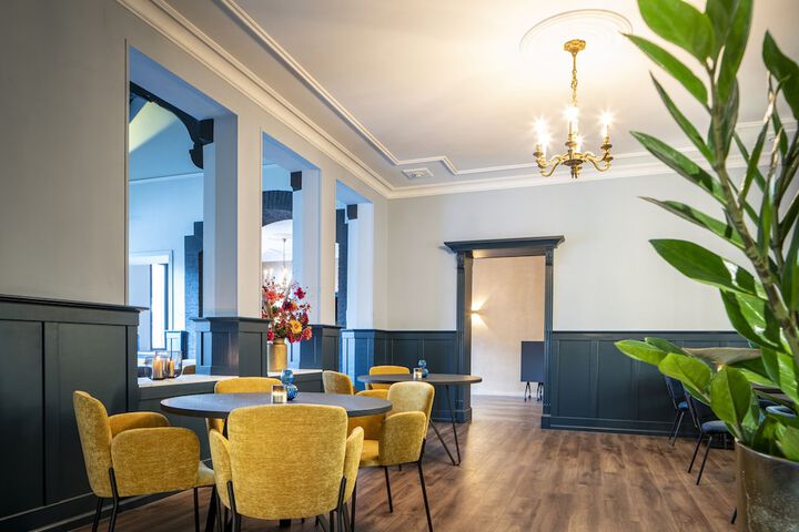 Entrance & Lobby