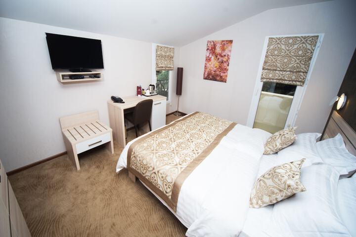 Room 6 of 36