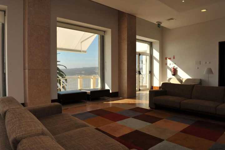 Lounge 39 of 69