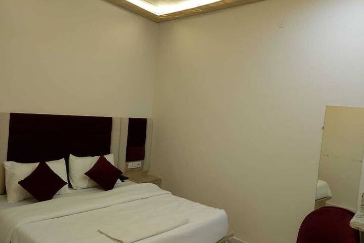 Room 10 of 22