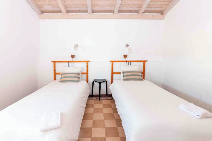 Room 5 of 79
