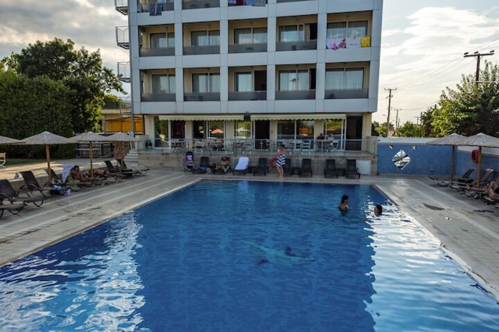 Hotel Exterior 43 of 51