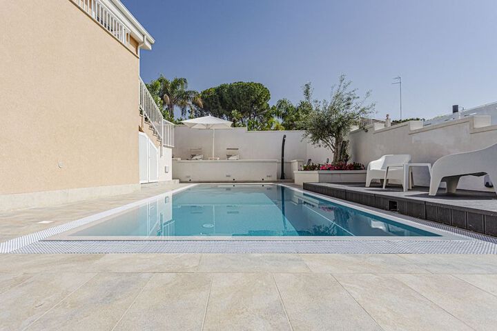 Pool 128 of 194