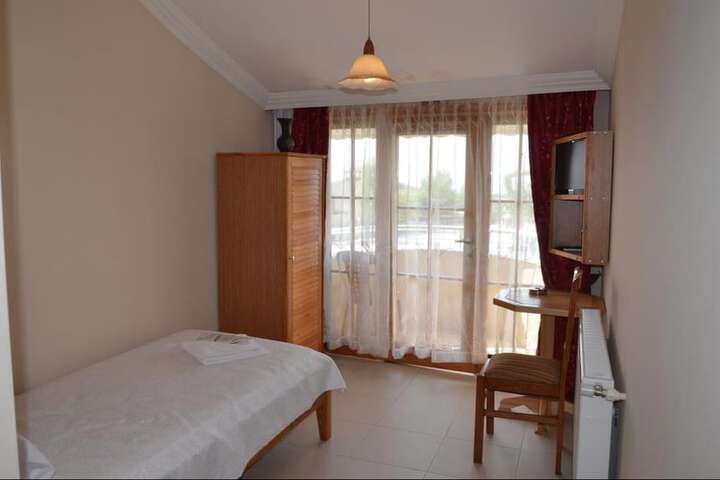 Room 4 of 52