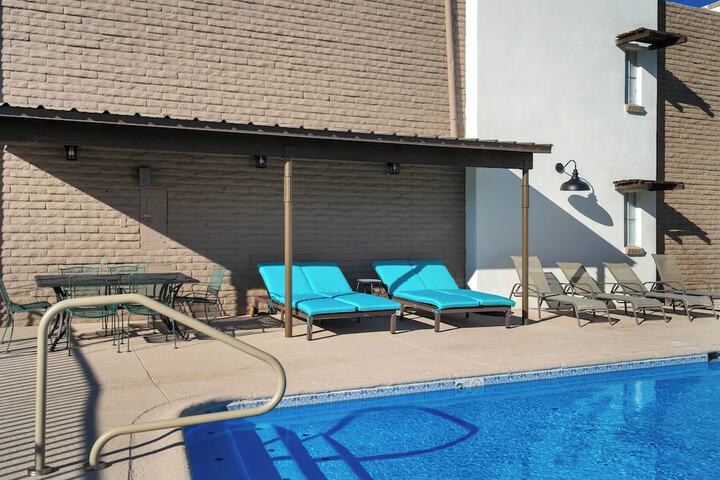 Hotel Pool