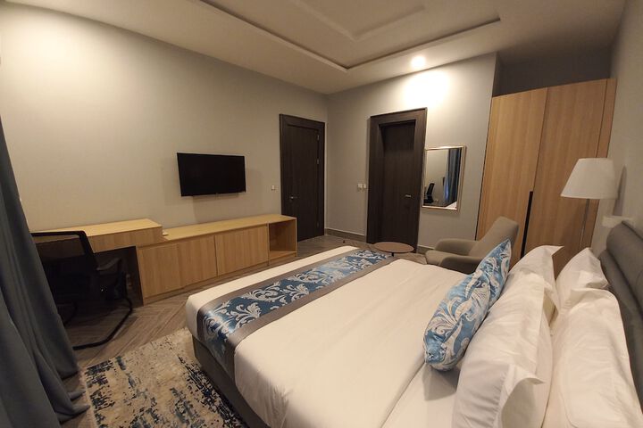 Room 14 of 39