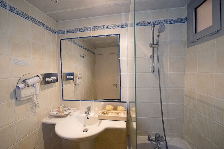 Room 16 of 26
