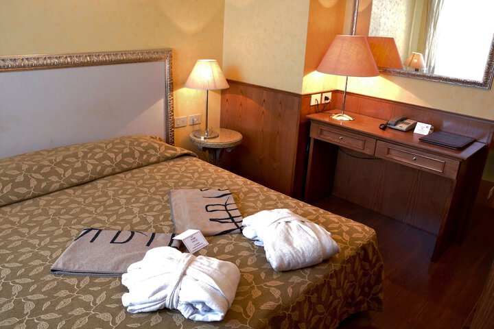 Room 5 of 46