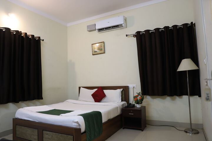 Room 11 of 20