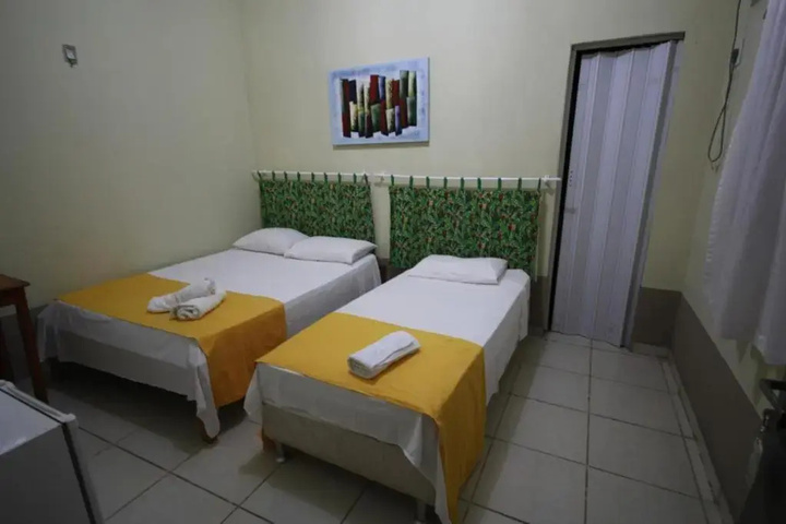 Room 6 of 8