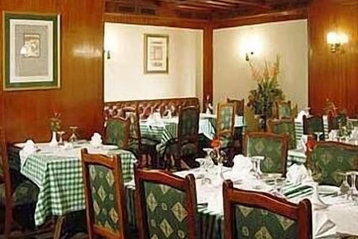 Dining 13 of 16