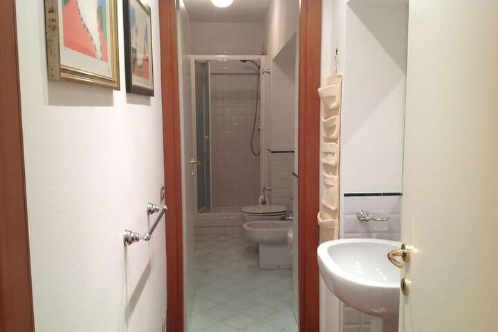 Room 12 of 14