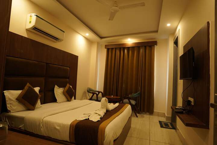 Room 14 of 35