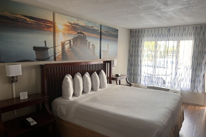 1 King Bed (9 of 16)