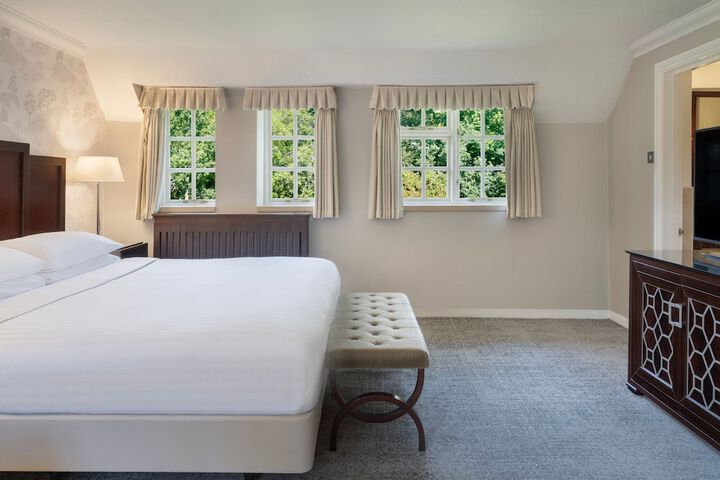 Room 4 of 105