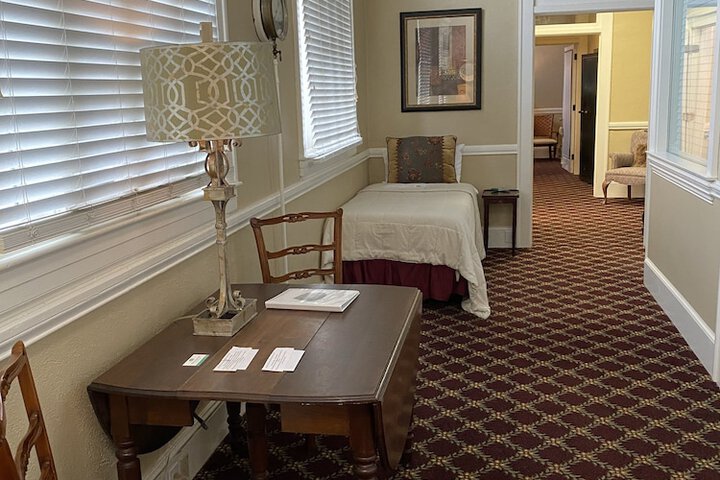 Room 17 of 27