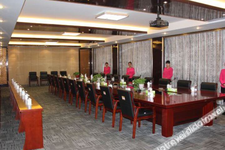 Room 8 of 40