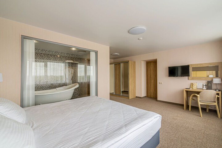 Room 16 of 47