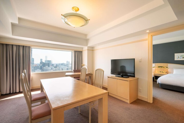 Room 15 of 102