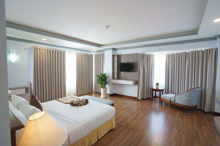 Room 3 of 67