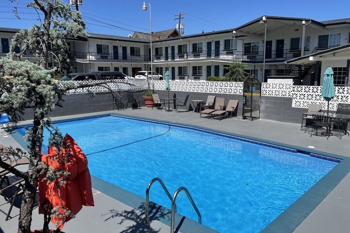 Pool 23 of 34