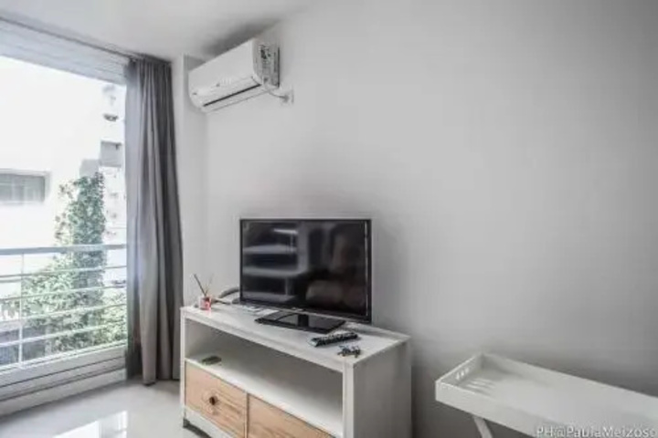Room 4 of 9