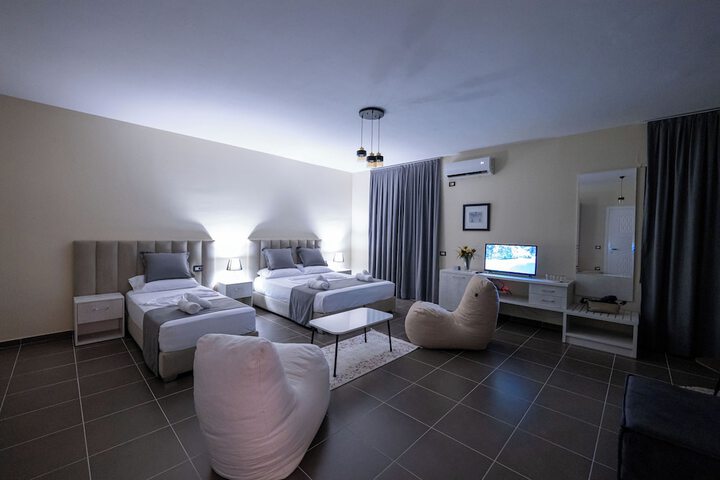 Room 6 of 68