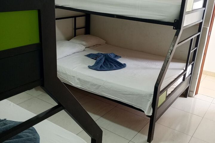 Room 4 of 10