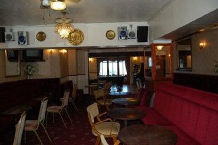 Lounge 15 of 20