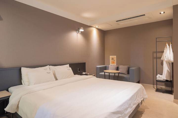 Room 12 of 54