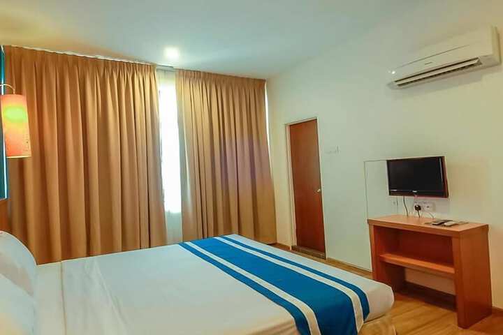 Room 10 of 30