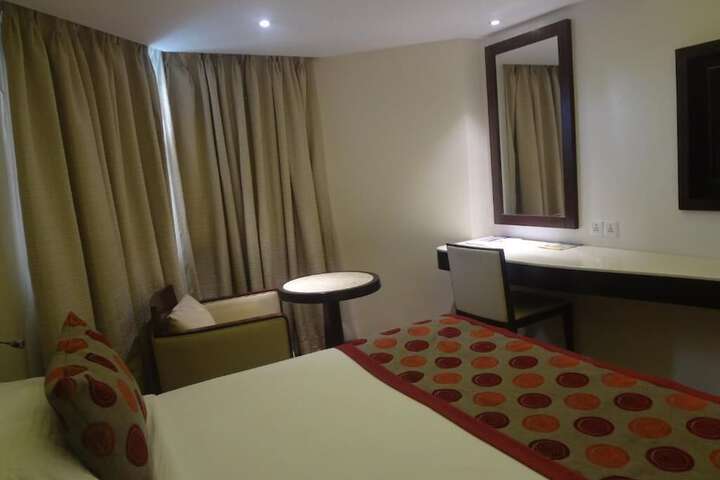 Room 22 of 48