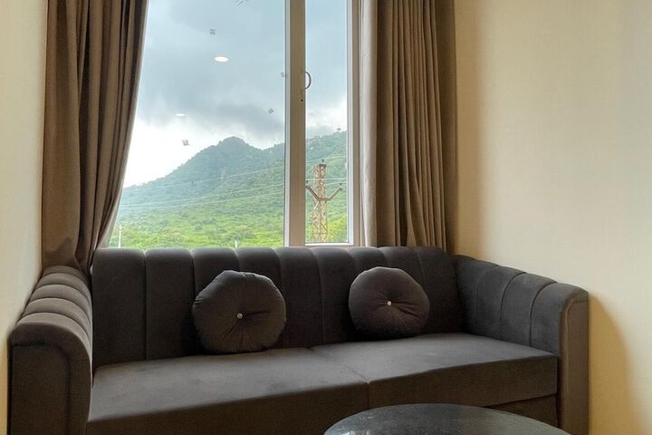 Room 6 of 16