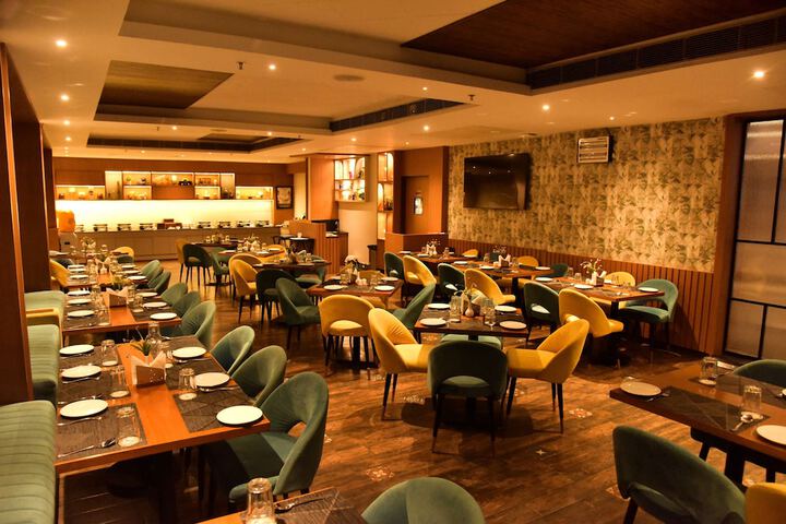 Dining 60 of 73