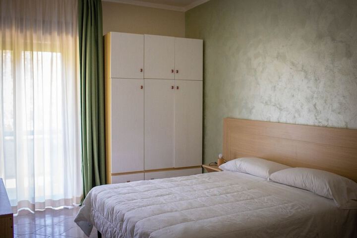 Room 8 of 43