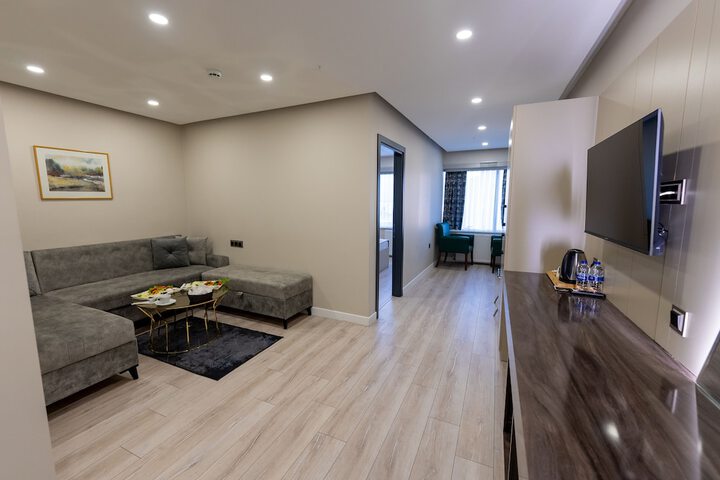 Room 7 of 48