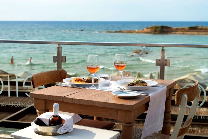 Dining 134 of 160