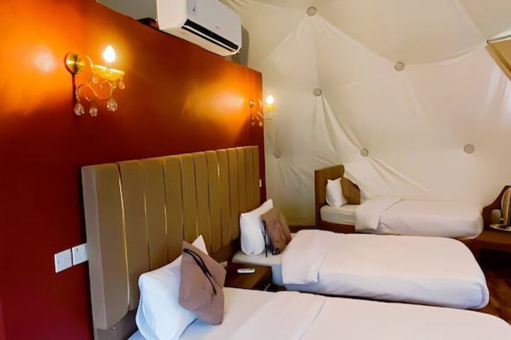 Room 25 of 122