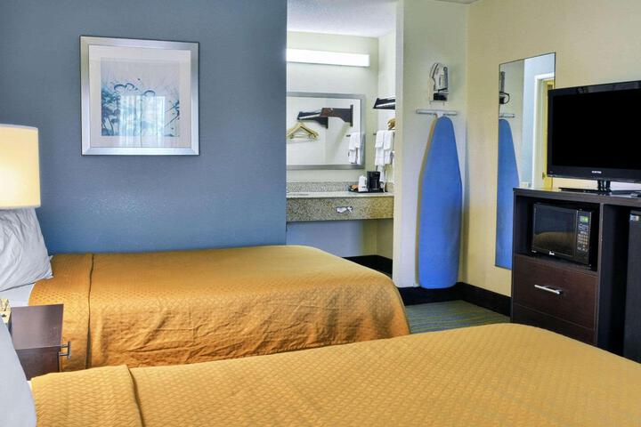 1 Double Bed (2 of 8)