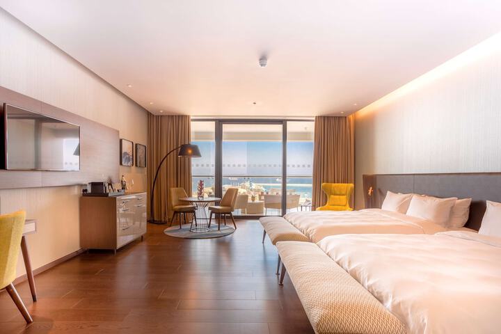 Room 34 of 165