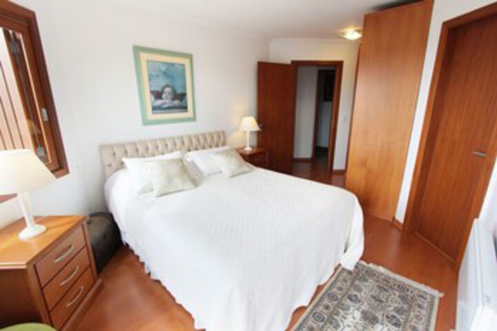 Room 10 of 11