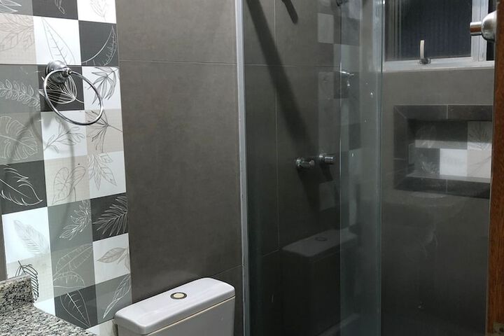 Room 6 of 12