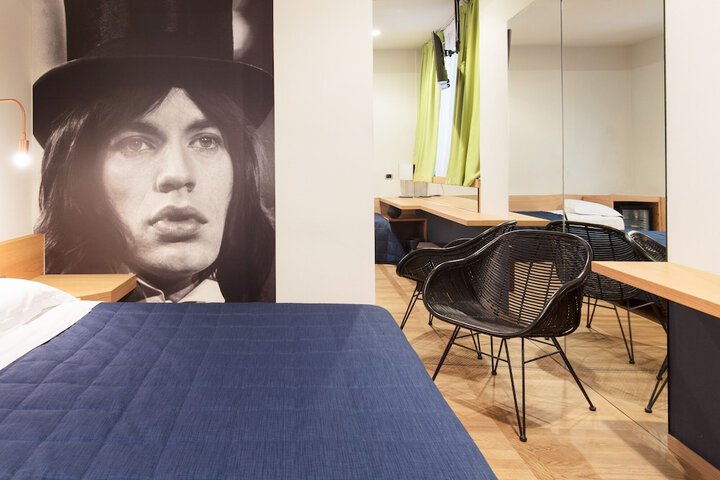Room 32 of 63