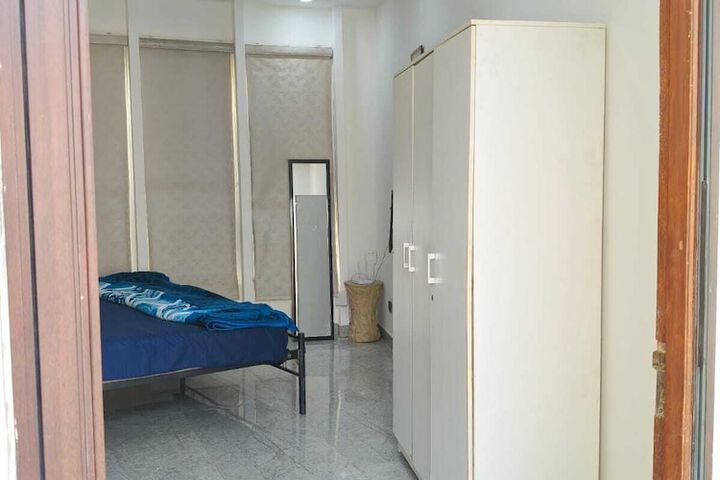 Room 9 of 34