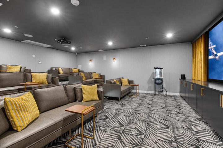 One Lux Stay at G8