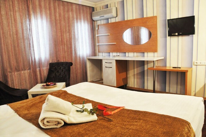 Room 6 of 36